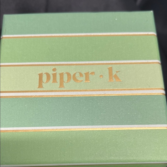 Piper K | Bow Pearl Earrings ✨ - Picture 2 of 6